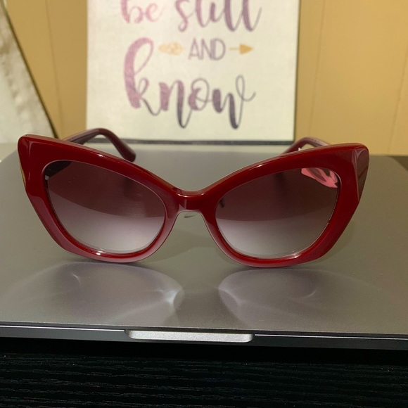Dolce & Gabbana Accessories - NWT Dolce & Gabbana Crossed sunglasses 😎